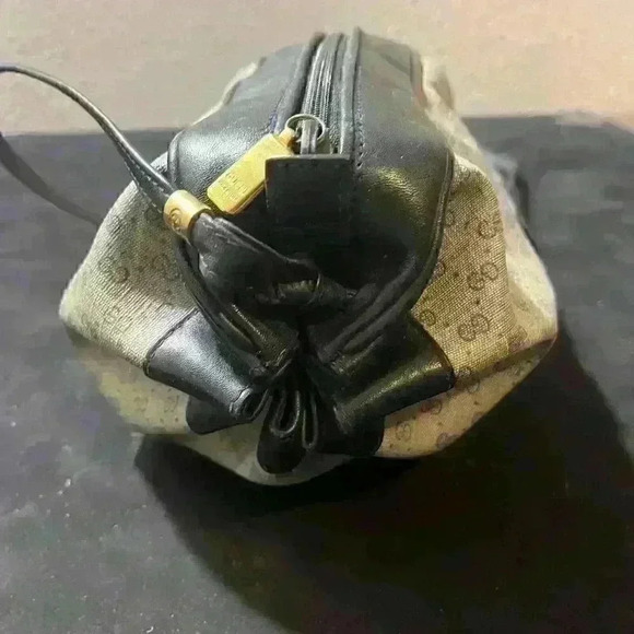 Vintage 70s/80s Gucci Authentic Barrel Crossbody Micro GG Mini Bag 007-115-5770 - Picture 10 of 16